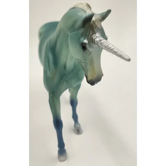 Retired Breyer LE MUR EXCLUSIVE Unicorn Of The Sea 62060 with Sequin Cape - Picture 11 of 16